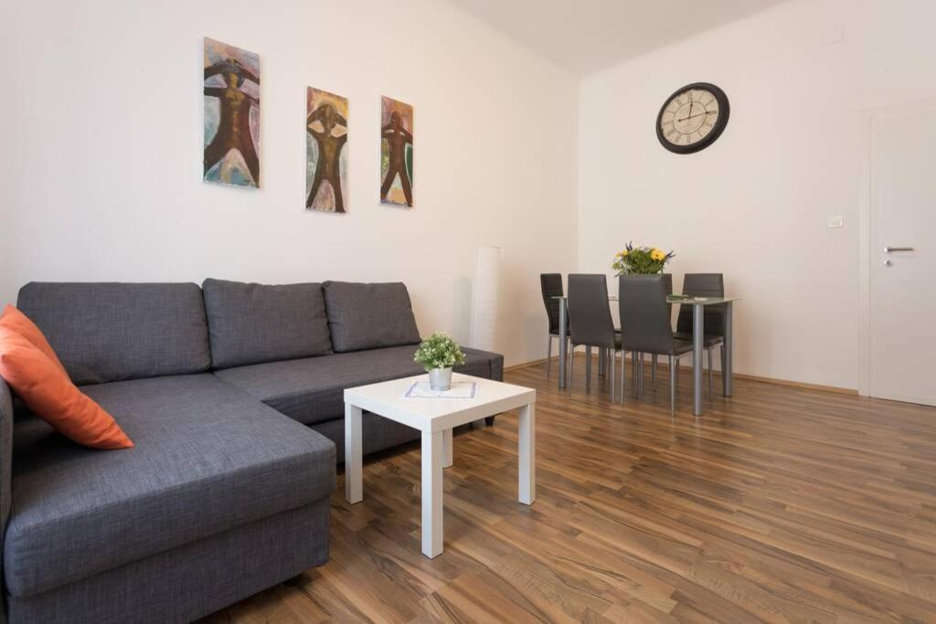 16 C&J'S Apartment Wien Eksteriør billede